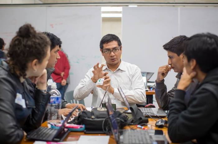 12039541_421221974745564_714564692616021231_n